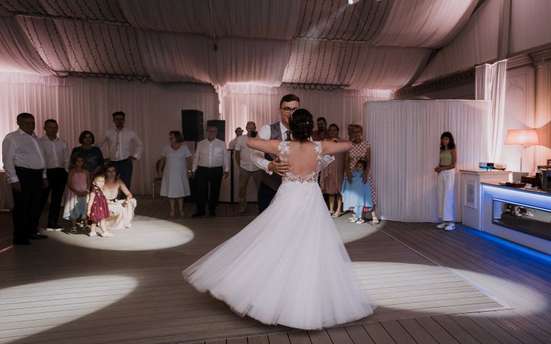 Keringő nyitótánc